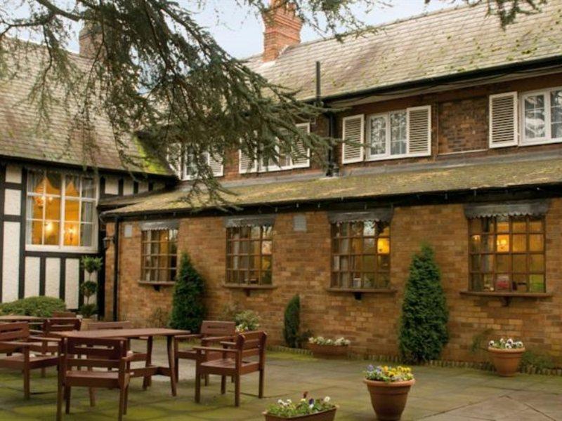 The Lymm Hotel 外观 照片