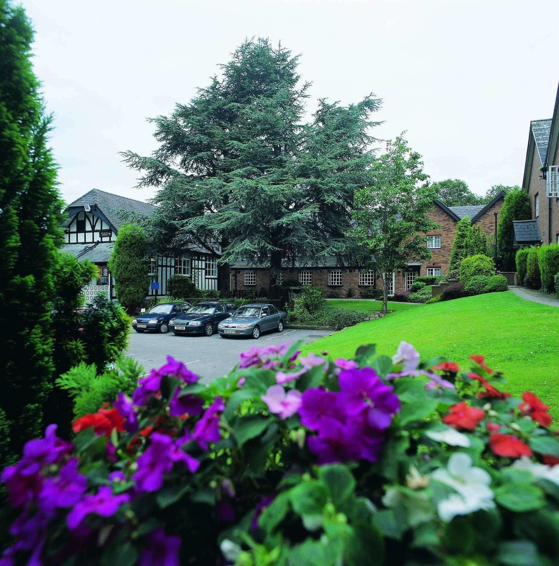 The Lymm Hotel 外观 照片